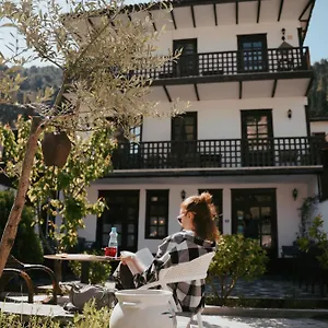  Albergue Maya Albânia