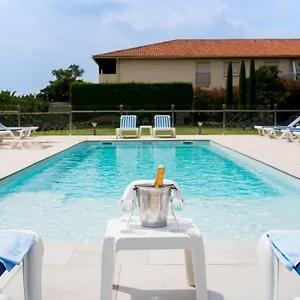 https://hotel-ariane-fos-sur-mer.fr-provencehotel.com